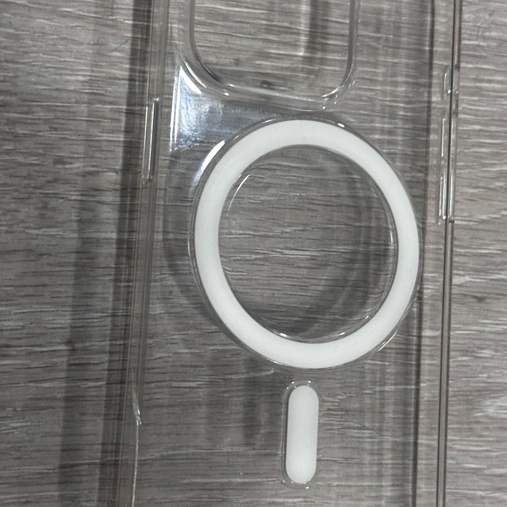 APPLE MAG SAFE CLEAR CASE - Picture 5 of 8